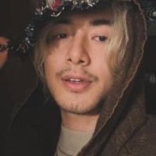 藤井風、家族でメガネ店→ダイソーはしご〝貴重！帰省ショット〟に反響続々「素敵な家族ですね。微笑ましいです」「柔らかくてキュートな笑顔でいいですね」の声