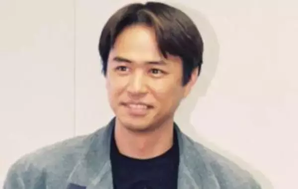 「時任三郎の息子じゃね？」父は名俳優、〝海外出身〟大型俳優スーツ姿に驚き「段々お父様に似てきた」「背が高い〜!」