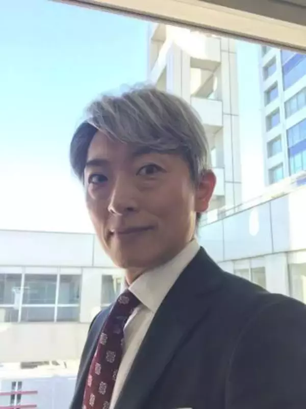 「麿様…」35歳の白髪で話題⇒50歳でパパに！登坂淳一〝元NHKの看板アナ〟との2Sに「久々のNHKコンビ」「なんだか贅沢」「独特の魅力を持つアナウンサー」
