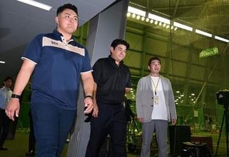佐々木麟太郎がソフトバンクのファーム施設を視察　12球団随一の設備や最先端の技術に興味津々