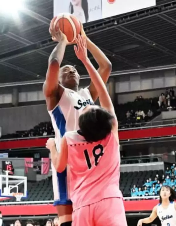 初優勝狙う精華女子が初戦突破、大黒柱が最多46得点＆18リバウンドのダブルダブル　昨年大会＆今夏IH3位【高校バスケ・ウインターカップ】