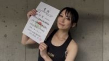 「まじかよ...」〝素手でリンゴ割り〟衝撃動画に反響！元やり投げ選手山内愛さんの投稿に「印象とのギャップ!」「カッコいい!惚れる!美しい!痺れる!! 」「そんなアッサリやる⁉」の声