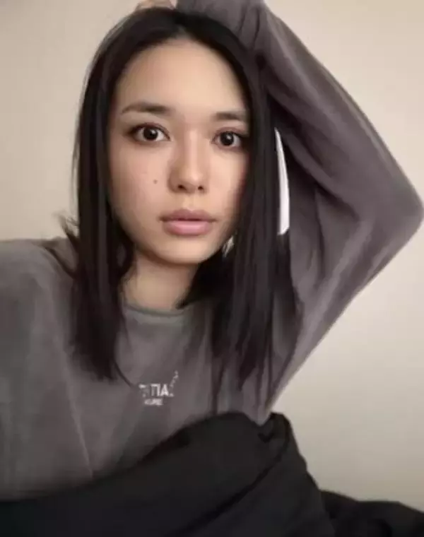 「虫止まってるねん」山中知恵〝極小ビキニ〟でハプニングにファン悶絶「そこは僕達の絶対領域だぞ」「ほくろあったかなと思っちゃいました…」