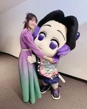 「スリット大好きです」鬼滅声優、早見沙織の〝透け〟ドレスショットが話題「しのぶイメージの紫が似合ってる」「首元やお袖のあたりのお花が藤の花みたい」