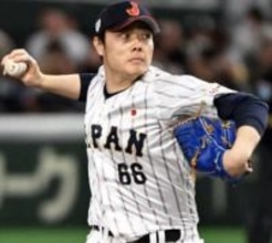 日韓戦で珍プレー飛び出す　投手・松本裕樹の右足に当たった打球が大きくはねて一塁手がノーバウンド捕球でアウト　韓国側は抗議も判定覆らず