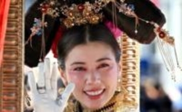 「あんなに食べているのに～！」1児の母でアラフォーの仲里依紗〝三角ビキニ〟ショットに衝撃「本当にママ？！」「やっぱりトップ女優」