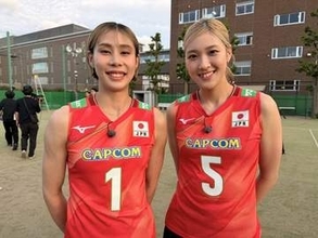 「スポーツ選手の崩れないメイクが見れるぞーー！！」バレーボール日本代表・佐藤淑乃＆和田由紀子〝鉄壁メイク〟公開に「全世界が待ってた企画すぎる」「このメイクで試合出てほしーーー」の声