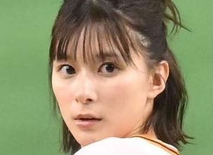 「足細すぎん?」朝ドラ女優・芳根京子〝超ミニ＆露出高め〟姿に騒然！「雰囲気が違って…」「目が眩む圧倒的な透明感」「靴のサイズが…」