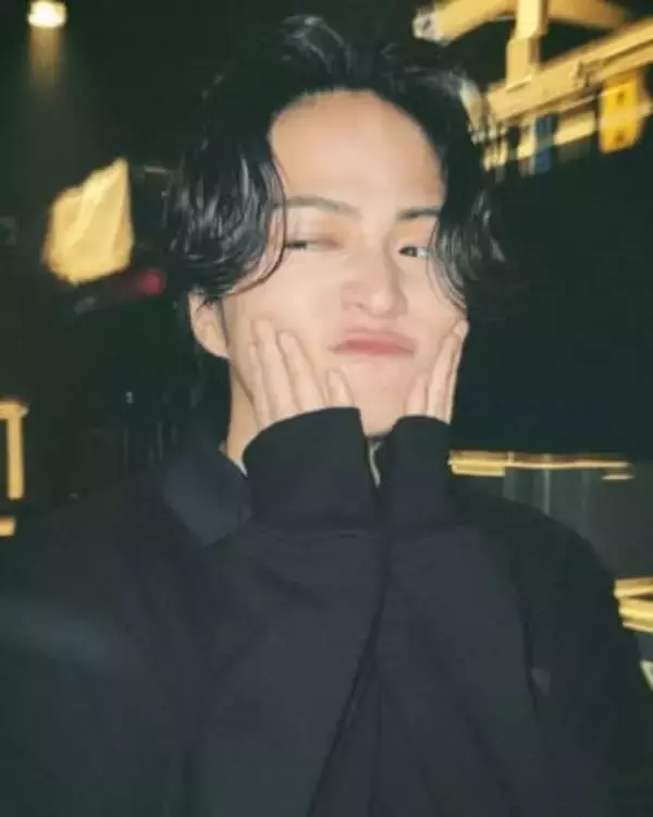 「親子で並べたい!」菊池風磨〝父のアクスタ〟が即日完売！「やっぱ似てますね!特に赤いほう」「イケオジだなー」の声