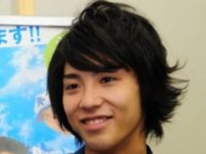 「おでこ…」「ビックリ」年上女優との結婚から10年…ハリウッド進出〝ワイルド変貌〟賀来賢人の最新姿に衝撃「かっちょええ」「国際的!」「素敵な年の重ね方」