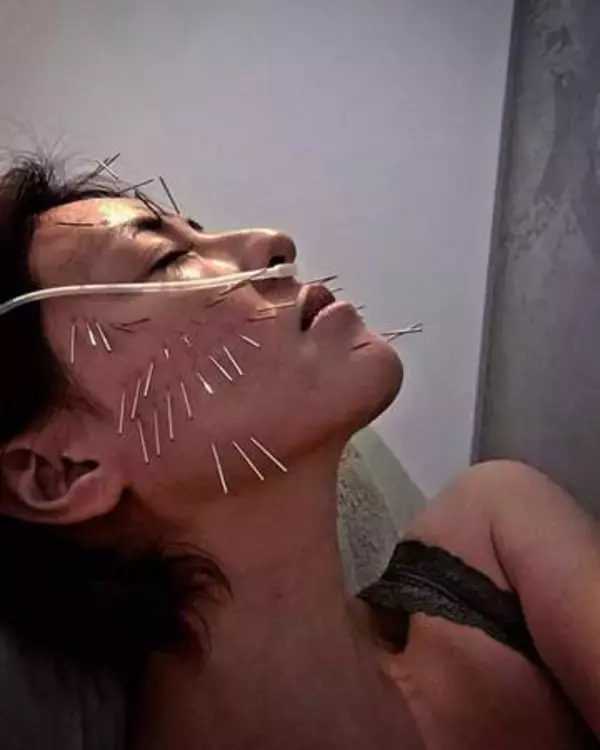 「誰ですかあなたは」「完全に若返ってる」大河内志保〝ありえない級〟最新ショットに騒然「時間が止まっている」