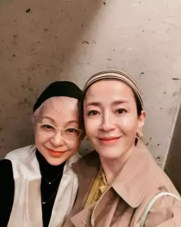 「勇気を出して撮ってもらいました」〝究極のインナー〟ショット公開に「テンション上がりました」「すごい」「肌もピカピカ」「ご立派！」安野ともこさんに反響