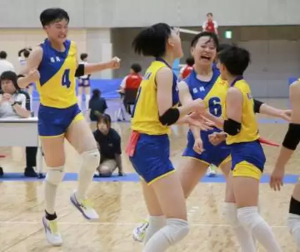 「ユニホームを着られなかった人や日々の支えに…」福岡工大城東のエースが恩返しV【バレーボール福岡県大会女子決勝】