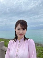 「下からのアングルで一瞬ドキッと」29歳差衝撃婚から2年〝超ミニ〟ショットの谷尻萌に「ガン見しちゃう」「ドキドキしてしまうのはやむなし…」