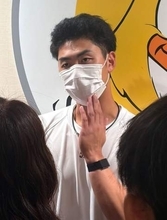 「（顔から）下は元気。明日にでも復帰したい」顔面死球のソフトバンク石塚綜一郎が退院＆リハビリ組合流　マチャドからSNSで謝罪も