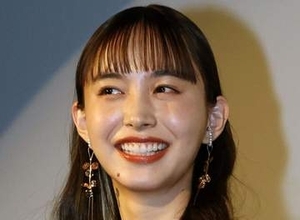 母校は首相輩出の超進学校！29歳・井桁弘恵〝名門校のセーラー服姿〟に驚きの声「まさかのー！」「違和感ない」「秀才」