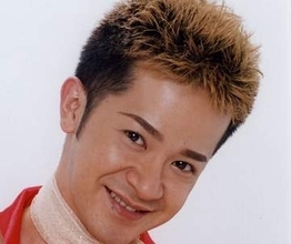 先祖は第7代横綱、姉はアイドル...57歳になった山咲トオルのバースデー近影に「お肌もツヤツヤで表情もキュート」「いつもニコニコな笑顔が大好きです」の声