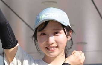 「おっぴろげていいの？」AKB・小栗有以〝まさかの歩道Y字〟に「やわらかっ‼︎」「なにやってんのよ」の声
