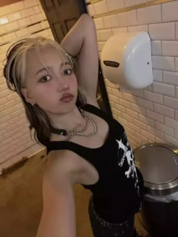 「履いてる?」〝失態ショット〟が話題、兄に人気アイドルを持つ21歳〝泥酔姿〟が話題「え?どうしたの..」「あなたをリアルに感じられる」