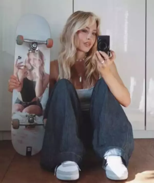 「なんで寒くないの?」〝ボディースーツ〟で雪上ショット披露！21歳〝逸材〟女性スケーターの投稿が話題「風邪ひいちゃう」