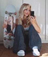 「なんで寒くないの?」〝ボディースーツ〟で雪上ショット披露！21歳〝逸材〟女性スケーターの投稿が話題「風邪ひいちゃう」