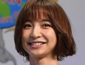 3月に子連れ再婚…40歳・篠田麻里子〝娘＆家族の写真〟公開！父親の顔出しも…「みんなお揃い」「お兄さんもいたんだ」反響続々