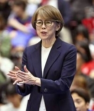 「私、叱るときは叱りますよ（笑）」開幕3連敗から一転11連勝　中田久美監督の絶妙なアプローチ【バレーボールSVリーグ女子・SAGA久光スプリングス】