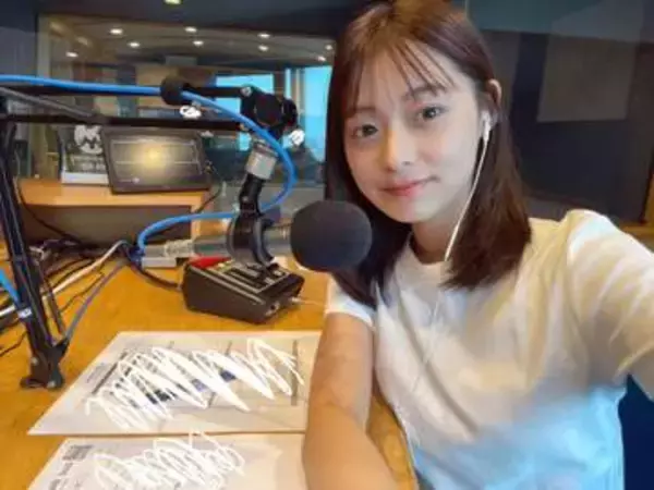 「マジかっ」「わー！！！」「反則です」元ミス青山の田﨑さくら「のびの～び」グラビアショットに反響