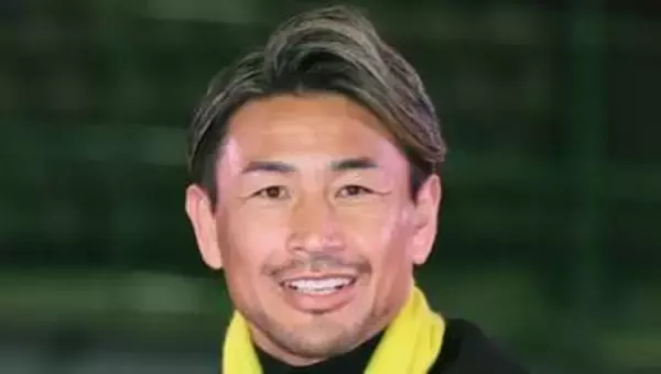 「めちゃくちゃ目立つ色。見たことない」魔裟斗〝3500万円新車納車〟姿に反響続々「ダントツで似合ってます」「ヤバい」