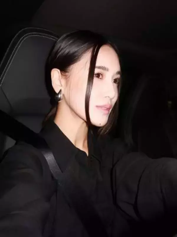 「妊婦とは思えない体型」マタニティ水着ショット〝華麗なる一族〟藤井夏恋に「そんなシチュエーション拝見できるなんて」