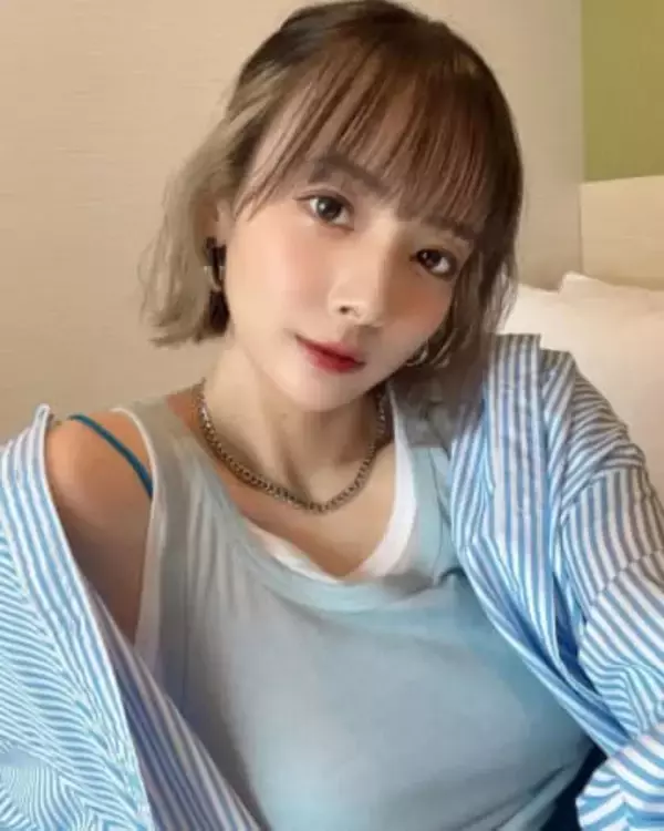 「炸裂」岡田紗佳〝透け透けニット〟役満ボディ姿に「めっちゃ強調！」「大好きです！」