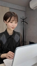 「活躍見るとホッとします」元フジアナ渡邊渚〝ゴージャス水着ショット〟に「後ろ姿だけで絵になる」「リゾート感あって最高」