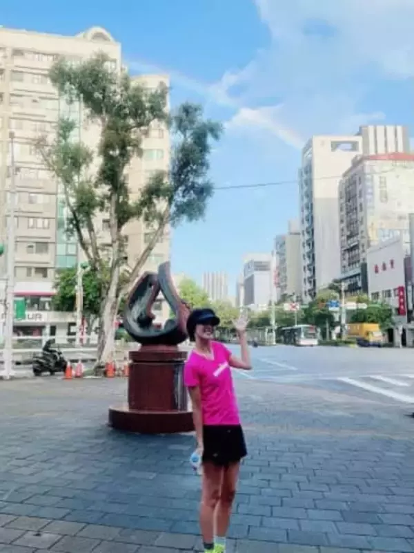 3年前に台湾移住…〝美少女H〟女優が雰囲気ガラリ！母になった44歳の姿に「ドSキャラだったけど」「懐かしい」「違った表情が見れました！」の声