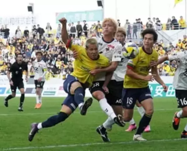 「このまま終わらんよな、俺」自問自答の34歳永井龍が執念の勝ち越し弾　J3ギラヴァンツ北九州が崖っぷちからの逆転勝利でJ2昇格に望み