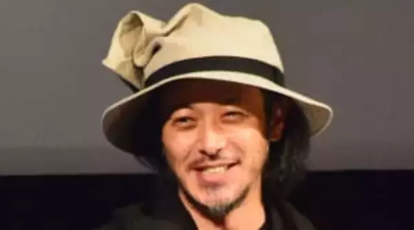 「こんなプライベートショット初めて見ました！！」オダギリジョー〝小学校の同級生〟との2ショットに「どんな話で盛り上がるの」「2人ともいい表情してますね」の声！河本準一が披露