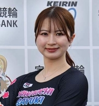 「惚れ惚れしますね」現役選手初の写真集発売！競輪・河内桜雪のタイトなユニフォーム姿に衝撃「大腿筋は裏切らない」「競輪してるとは思えない！」