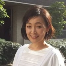 40歳で出産…59歳の財前直見〝息子顔出しショット〟に反響！両親との家族写真も「謙虚で礼儀正しそう」「高身長でうらやましい」の声