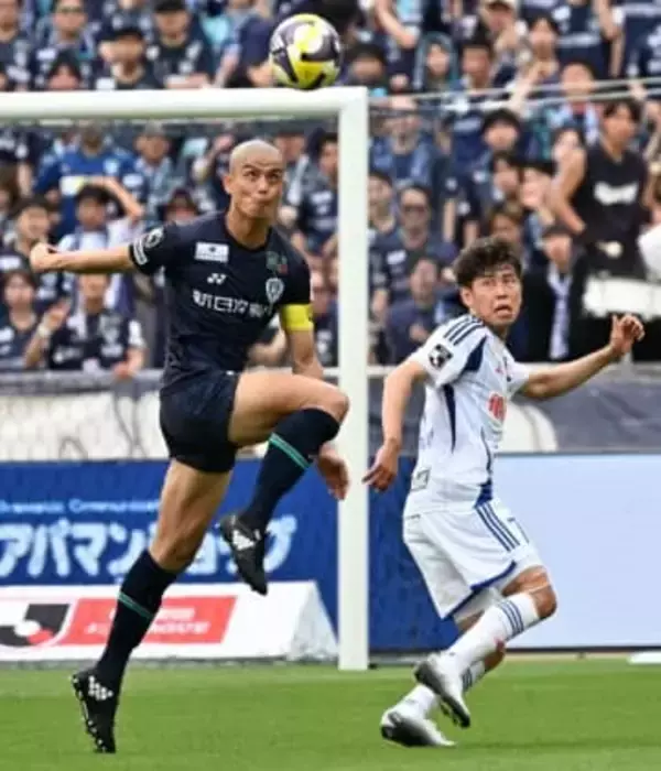 「より彼に近づきたい」J1屈指のCB争いで学んだ32歳　田代雅也が刺激を受けた安藤智哉の存在感【アビスパ福岡プレーバック】