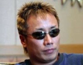 「剛さんだから穿けてる」69歳長渕剛〝出社コーデ〟に衝撃「すげ〜パンツ」「重役出勤ですな」「足細いなー羨ましい」