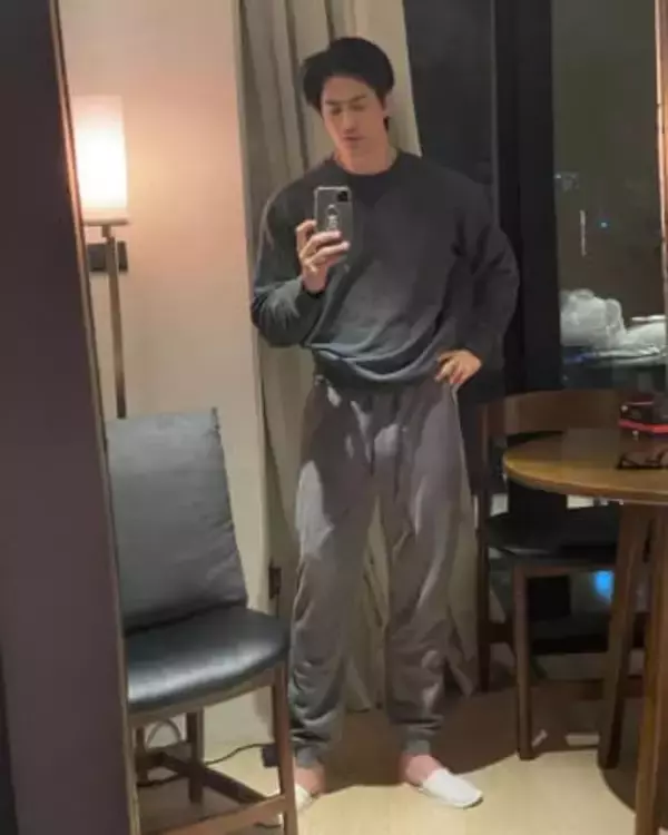 「えっ???大阪」「ついに東京」来年還暦〝奇跡の59歳モデル〟チュアンド・タンが来日！顔面アップの自撮りに「若すぎ」「も〜オーラが凄い」「本物見てぇえ」