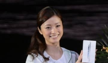 「え、3児のママ!?」27歳で〝16歳差〟電撃婚＆出産経た40歳女優、ディズニー〝サプライズ登場〟に大歓喜「美しさ変わらない」「幸せな空間だった」