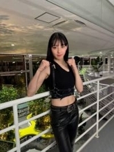 「勢いがよろしかった」29歳女優〝びっくり寝癖〟ショットに「ものごっつ綺麗な跳ねだ」「クロトー姉さん」