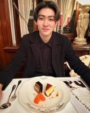 「そっくり」八代目市川染五郎〝親子ショット〟に反響「お母様似」「嬉しそうな笑顔」「息子さんの成長の早さが凄い」