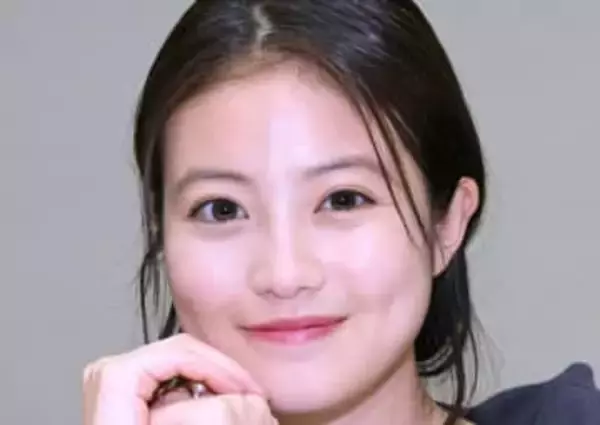 「のぶと蘭子やん」「思ってた3倍細い」〝あんぱん姉妹〟パリの街で再会ショットに「久しぶりに会えて嬉しそう」「小顔ハンパない」の声