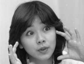 「まずは脱ぎなさい！」と元アイドル母の金言守り…大胆ドレス姿の34歳女優、守永真彩に反響「なかなかファンキーなお言葉」