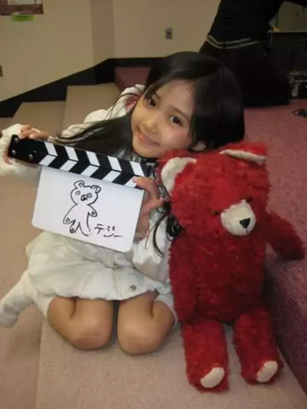 「エモ過ぎ」元子役⇒「すずめの戸締り」で声優…22歳原菜乃華〝激変ショット〟が話題「メガネ姿はズルすぎる」「もはや神々しさすら感じます」