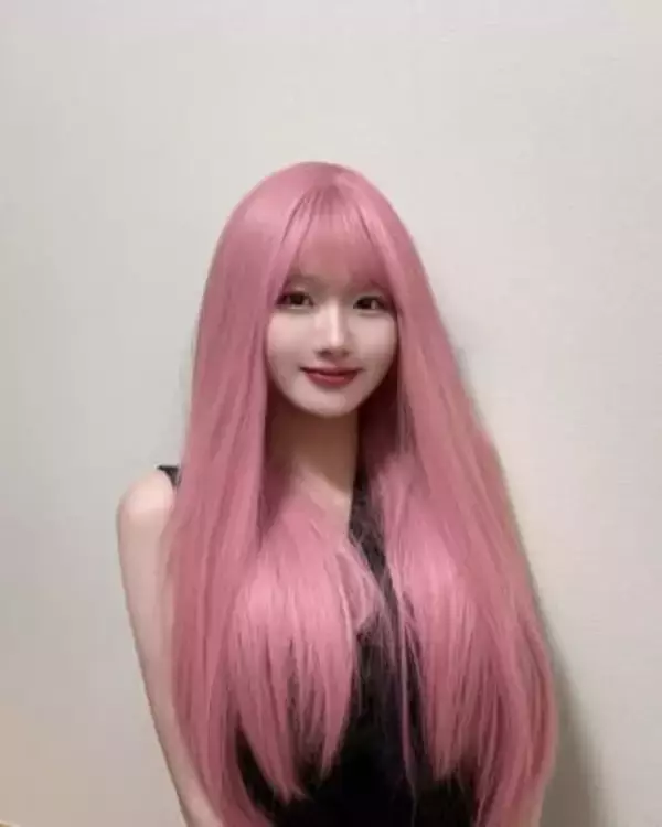 話題の女流囲碁棋士〝たこ焼きふ～ふ～〟ショット　三島響二段の近影に「写真集出しましょう」「どれも素敵な表情」の声