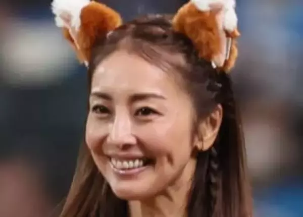 「エッ!!!」「鼻血出ちゃう…」45歳熊切あさ美〝テープぐるぐる〟衝撃ショットに「プロポーション最高」「だいぶ、痩せたねえ」と反響