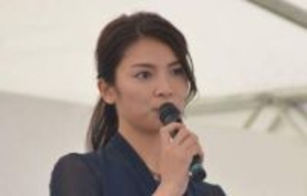 人気ラッパーとの結婚から6年、1児のママ…37歳秋元才加〝すっぴんドアップ〟ショットに「こんなママかっこよすぎ」「お肌つやつやぴかぴか」