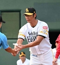 ソフトバンク2軍に珍事　2試合連続雨天中止で西地区優勝が決定　超異例の室内胴上げ　斉藤和巳監督「ここで満足することなく」